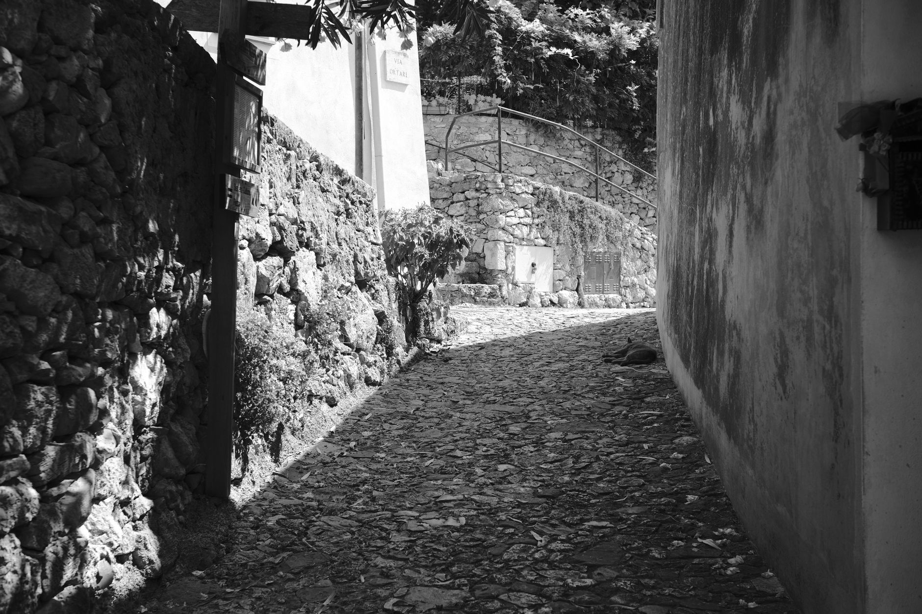 Ruelle étroite d'un centre historique italien