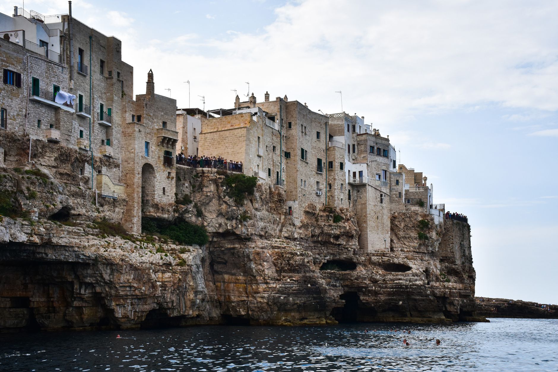 Maisons perchées sur les falaises de Polignano a Mare